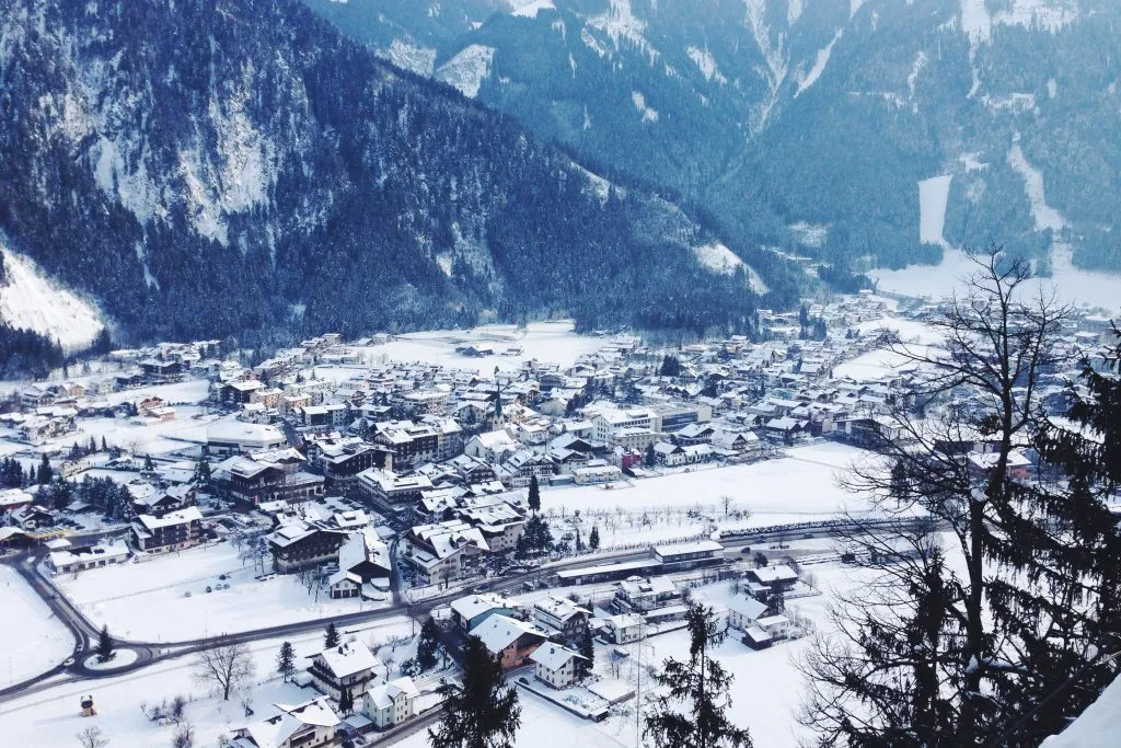 Mayrhofen skidort i bergen