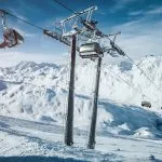 Giornata invernale soleggiata nell'area sciistica. Luogo di ubicazione famosa stazione sciistica Ischgl/Samnaun.