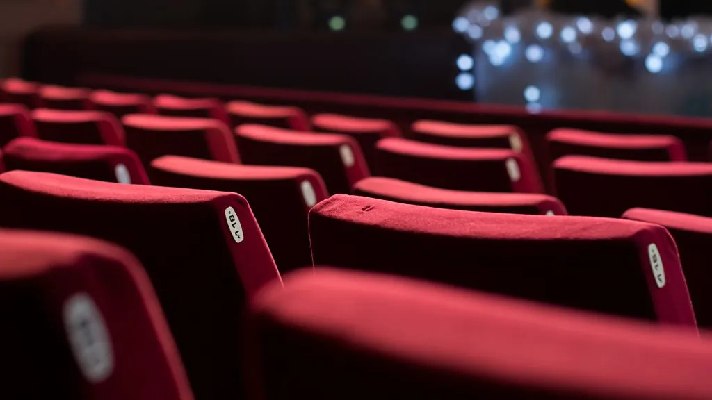 Sillas de teatro vacías