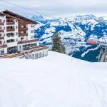 Paisaje invernal en la montaña Hahnenkamm de los Alpes austriacos en Kitzbuhel. Invierno en Austria