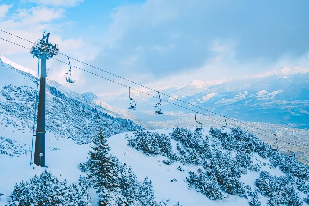 impianto di risalita in montagna a innsbruck