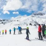 Skifahrer im Winterurlaub in Tirol