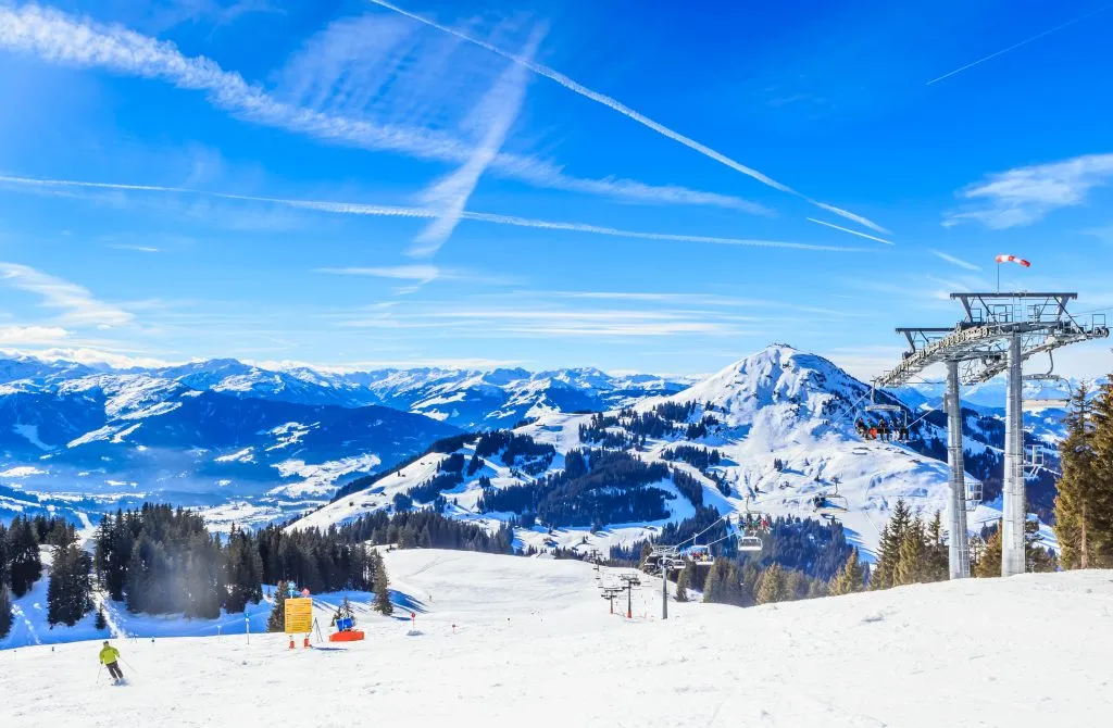 Hiihtohissi.  Hiihtokeskus Brixen im Thalef. Tirol, Itävalta