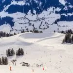 Utsikt fra toppen av fjellet Hohe Salve. Skianlegget Soll, Westendorf. Tyrol, Østerrike
