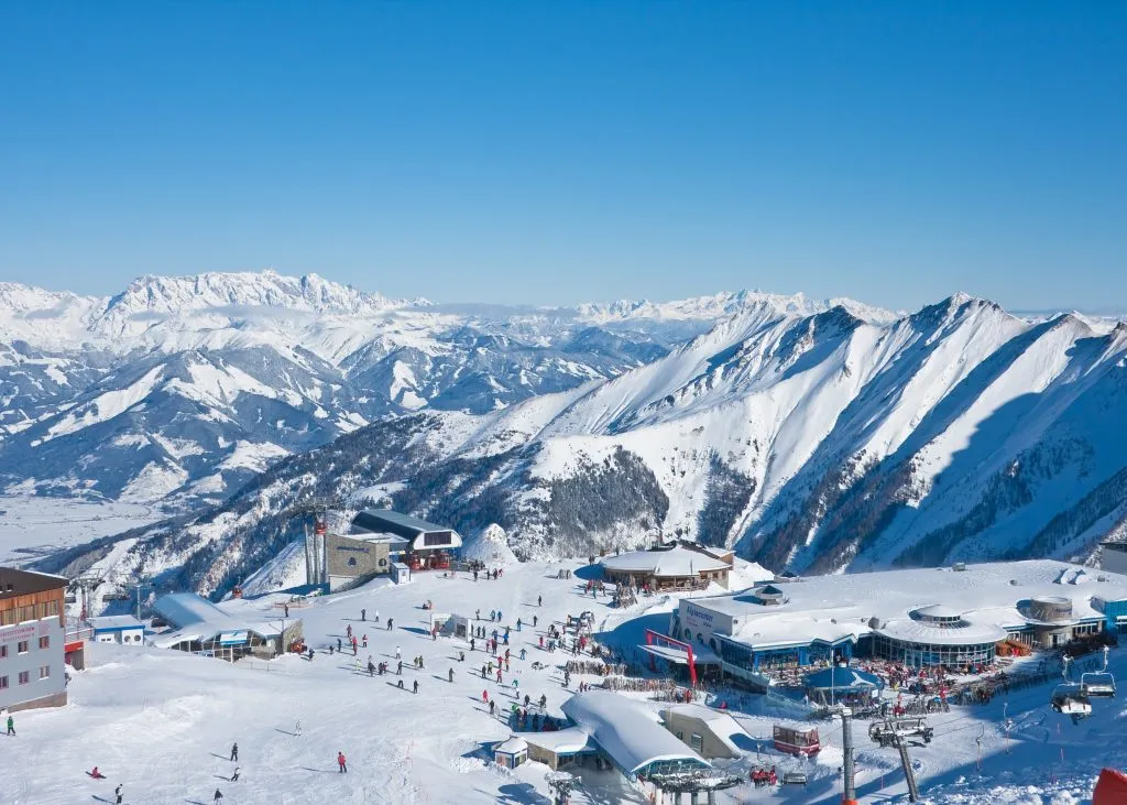 Utsikt over skiområdet på Kitzsteinhorn-breen.  Kaprun, Østerrike